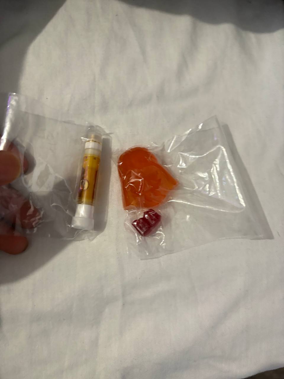 Customer review - Quick delivery and free gummies. 👏🏾great day